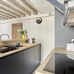 Bright Air-Conditioned Apartment In The Marais