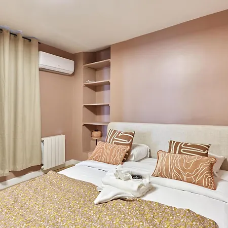 Bright Air-conditioned In The Marais Apartment Paris