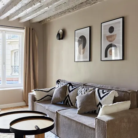 Bright Air-conditioned In The Marais Apartment